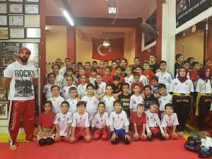 Altın Yumruk Spor Okulu öğrencileri yine ilklere imza atıyor. Yıllarca