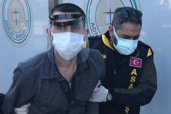 Hamile eşini 97 kez bıçaklamış