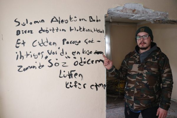 Hırsızlık yaptıkları evin duvarına ‘hakkını helal et’ yazdılar