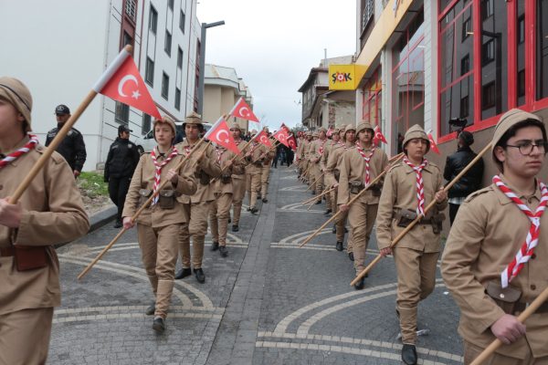 Balıkesir Liseli Keşşaflar, 108 yıl öncesi gibi askere uğurlandı