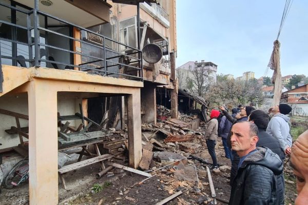 4 KATLI APARTMANIN KALORİFER KAZANI BOMBA GİBİ PATLADI!