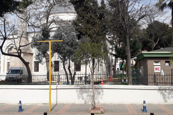 KAPIYI KAPATTILAR AMA TUVALETİ BIRAKTILAR