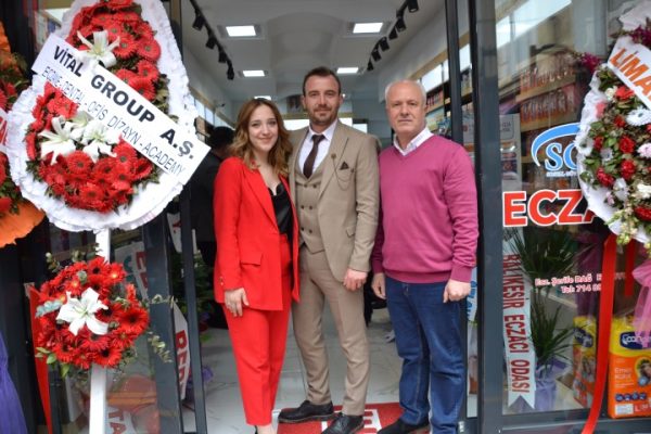 DENİZ ECZANESİ YENİLENEN YÜZÜYLE HİZMETE GİRDİ