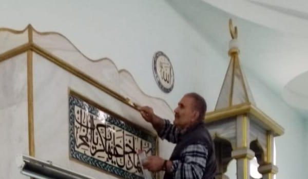 Burhaniye’de camiyi güzelleştirmek için imece yaptılar