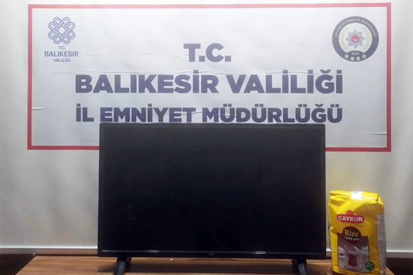 HIRSIZLIK İÇİN GİRDİKLERİ İŞYERİNDE BİR PAKET ÇAYI BİLE ÇALDILAR!