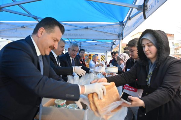 BÜYÜKŞEHİR RAMAZAN BEREKETİNİ ŞEHRE YAYIYOR