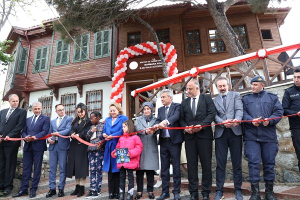MARMARA ADASI’NA ÇİFTE KÜTÜPHANE