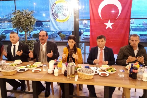 PETROL İŞ ÜYELERİ İFTAR YEMEĞİNDE BULUŞTU
