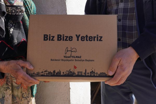 BÜYÜKŞEHİR 120 BİN İHTİYAÇ KOLİSİ DAĞITTI