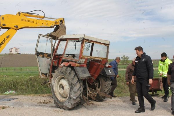 DEVRİLEN TRAKTÖRDEKİ KİŞİ YARALANDI