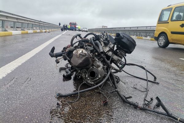 ARACIN MOTORU 25 METRE İLERİDE BULUNDU