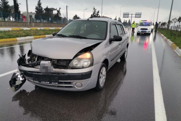 SU BİRİKİNTİSİ ZİNCİRLEME KAZAYA NEDEN OLDU