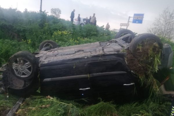 YOLDAN ÇIKARAK TARLAYA UÇTU