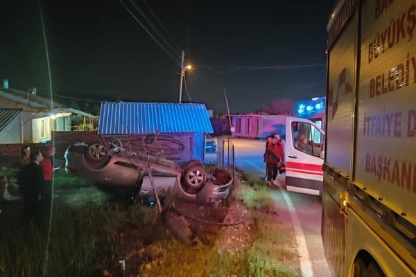 TAKLA ATAN OTOMOBİLİN SÜRÜCÜSÜ YARALANDI