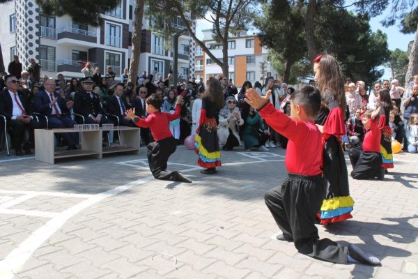 23 NİSAN MANYAS’TA COŞKUYLA KUTLANDI