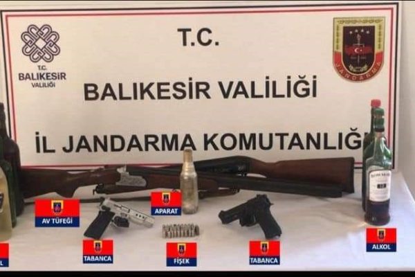 ERDEK’TE 3 EVE EŞ ZAMANLI BASKIN YAPILDI