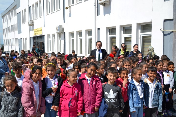   İlçe Milli Eğitim Müdürü Mutlu Aslan yerel basınla beraber