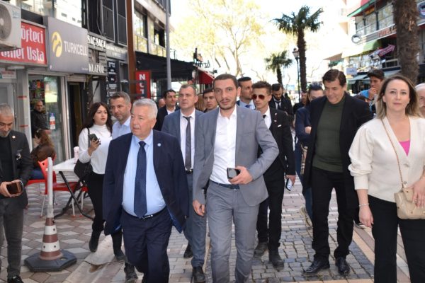 MEMLEKET PARTİSİ SAHAYA İNDİ