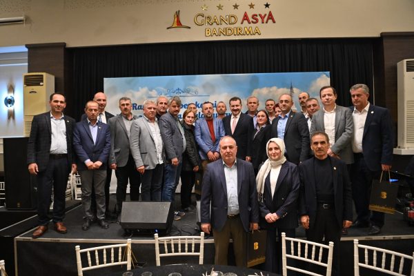 YILMAZ GÜNEY MARMARA İLÇELERİNİN MUHTARLARI İLE İFTARDA BULUŞTU
