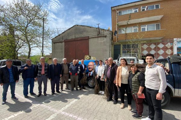 PANÇ VATANDAŞLARA CEVİZ FİDANI DAĞITTI