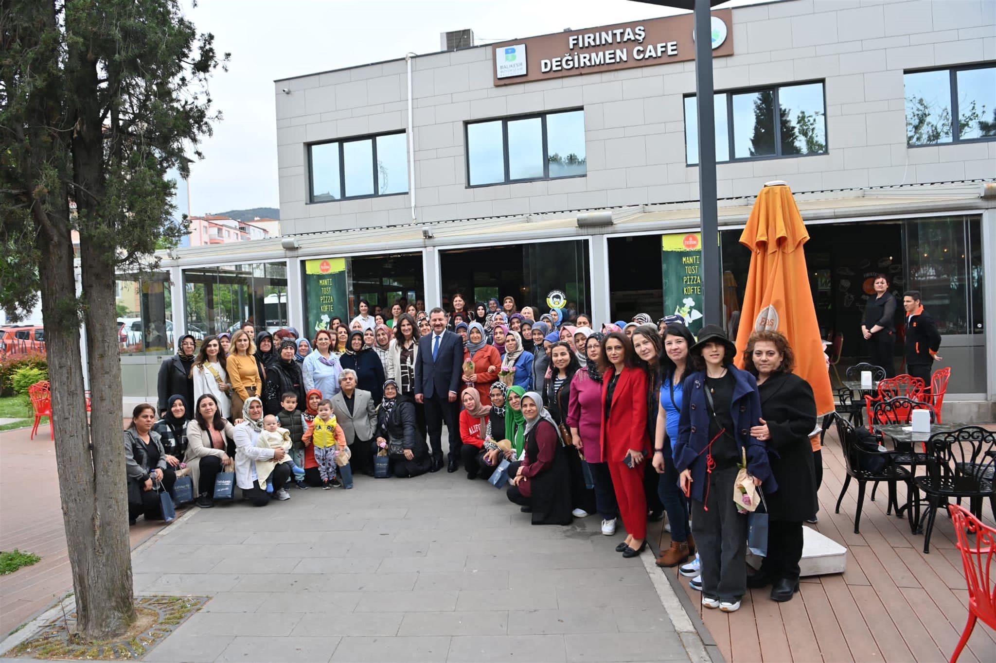 Balıkesir Büyükşehir Belediye Başkanı Yücel Yılmaz ve eşi Mehtap Yılmaz;