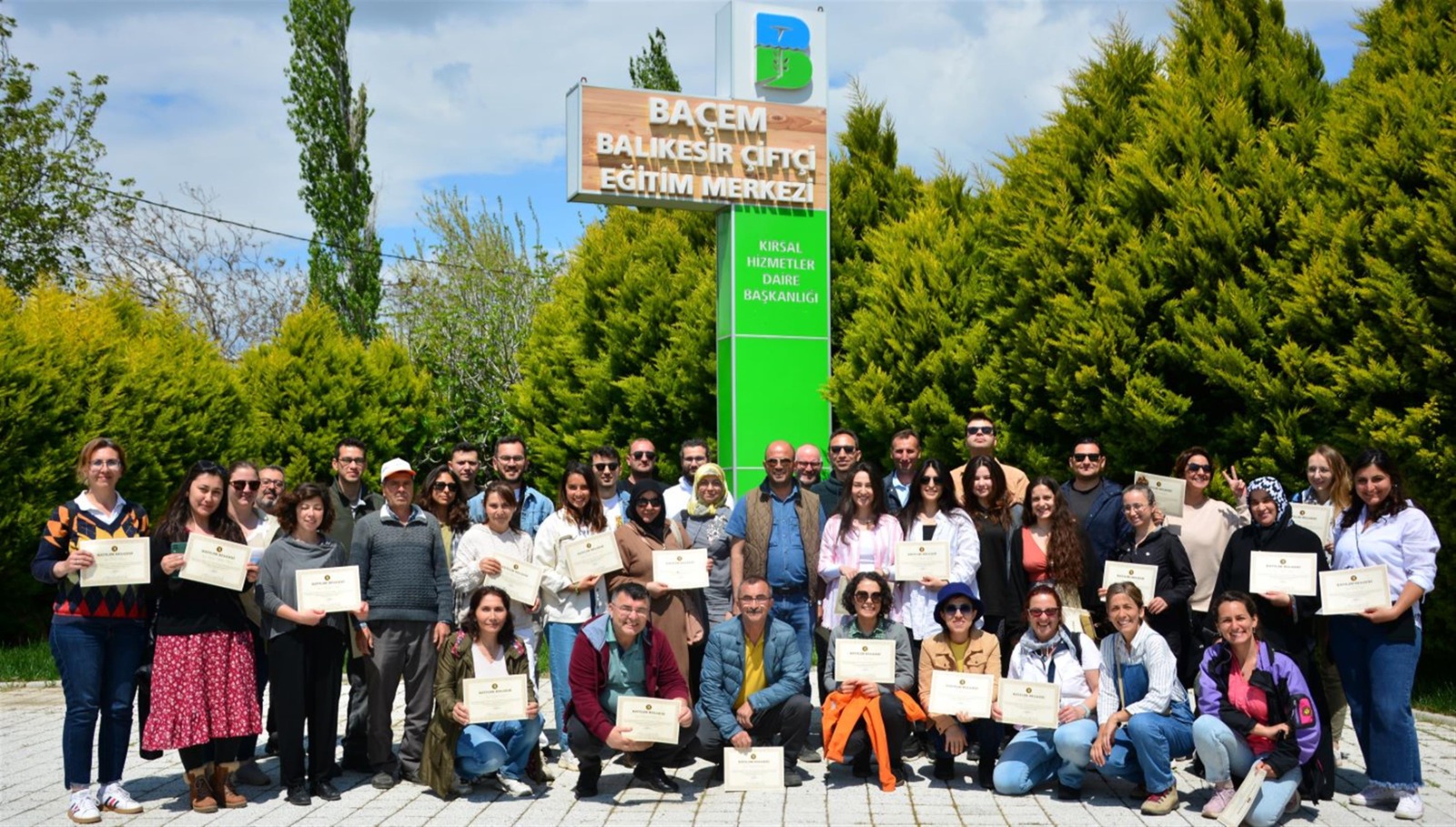 Balıkesir Büyükşehir BelediyesiÇiftçi Eğitim Merkezi’nde (BAÇEM), Uygulamalı Bahçıvanlık Kursu tamamlandı.