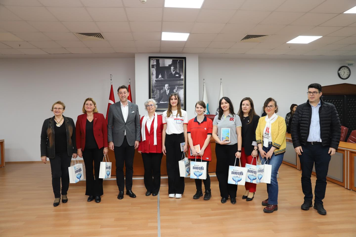 Kadın Dayanışma Derneğinin Bandırma Belediyesi ile ortaklaşa düzenledikleri “Mutlu kadın