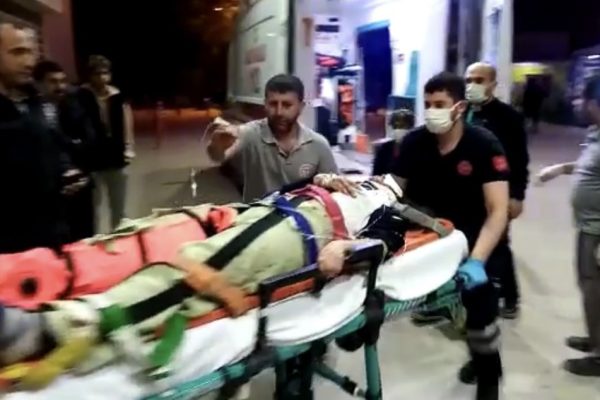 DEVRİLEN ÖĞRENCİ DOLU OTOBÜSTE BİLANÇO AĞIRLAŞIYOR