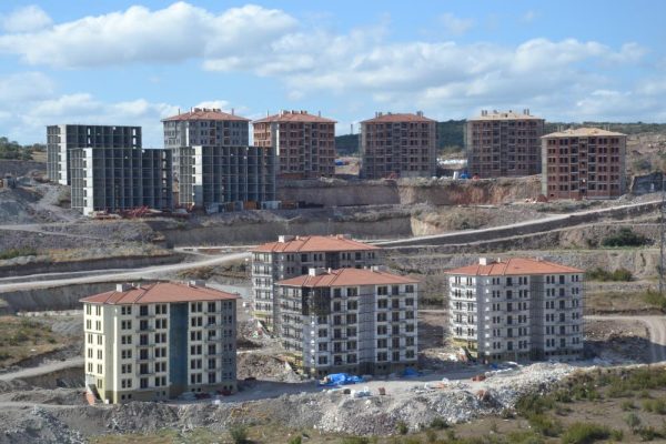 NİSAN AYINDA BİN 966 KONUT SATILDI