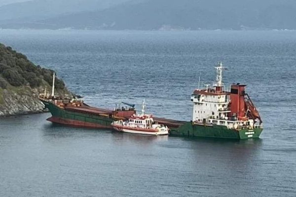 MARMARA ADASI AÇIKLARINDA KARAYA OTURDU