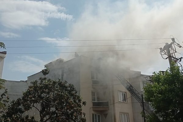 TEMİZLEMEK İÇİN BACAYI YAKMAK İSTERKEN, APARTMANI YAKIYORDU