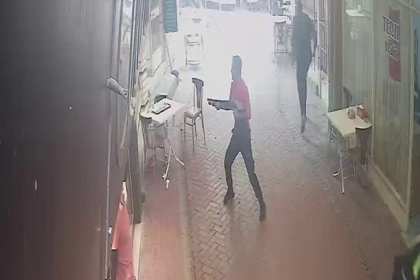 POMPALI TÜFEK İLE DÖNERCİYE SALDIRDI