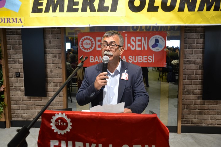 DİSK Emekli Sen üyeleri ile beraber kahvaltı etkinliğinde  bir araya