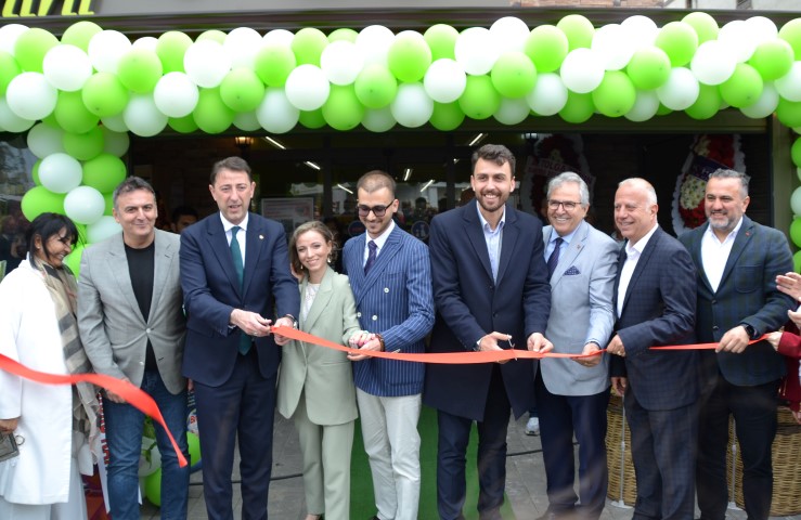 Bandırma’da marketler zincirine yeni bir halka eklendi. Can ve Jülide