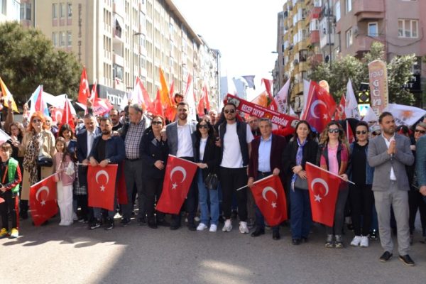 AK PARTİ KONVOYU CADDELERE SIĞMADI