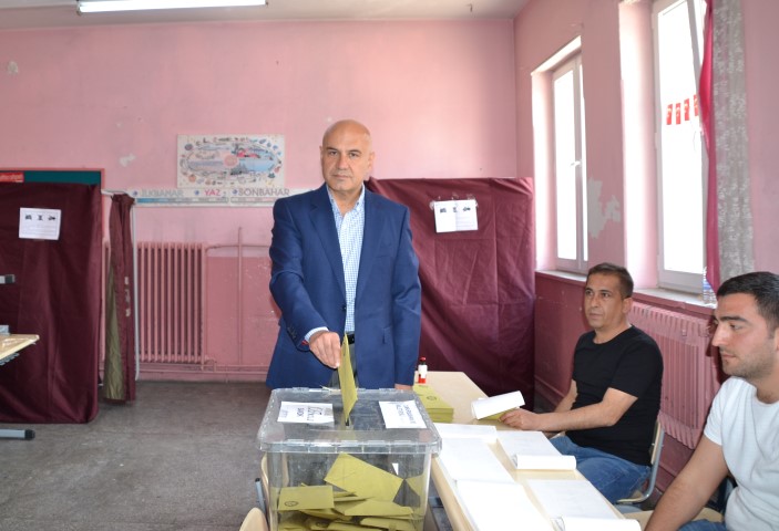 İyi Parti Balıkesir Milletvekili adayı Turhan Çömez oyunu 600 Evler