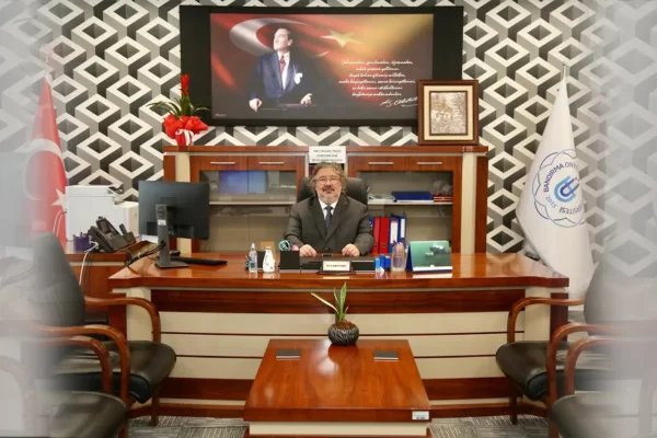 TIP FAKÜLTESİ DEKANLIĞINA HAYRETTİN TEKÜMİT ATANDI