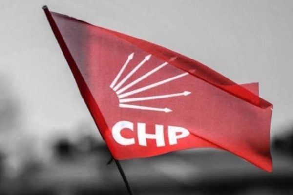 CHP İKİ KALESİNİ AK PARTİ’YE KAPTIRDI