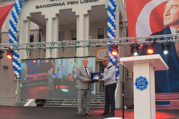 SON MEZUNİYET TÖRENİNİ YAPARAK EMEKLİ OLDU