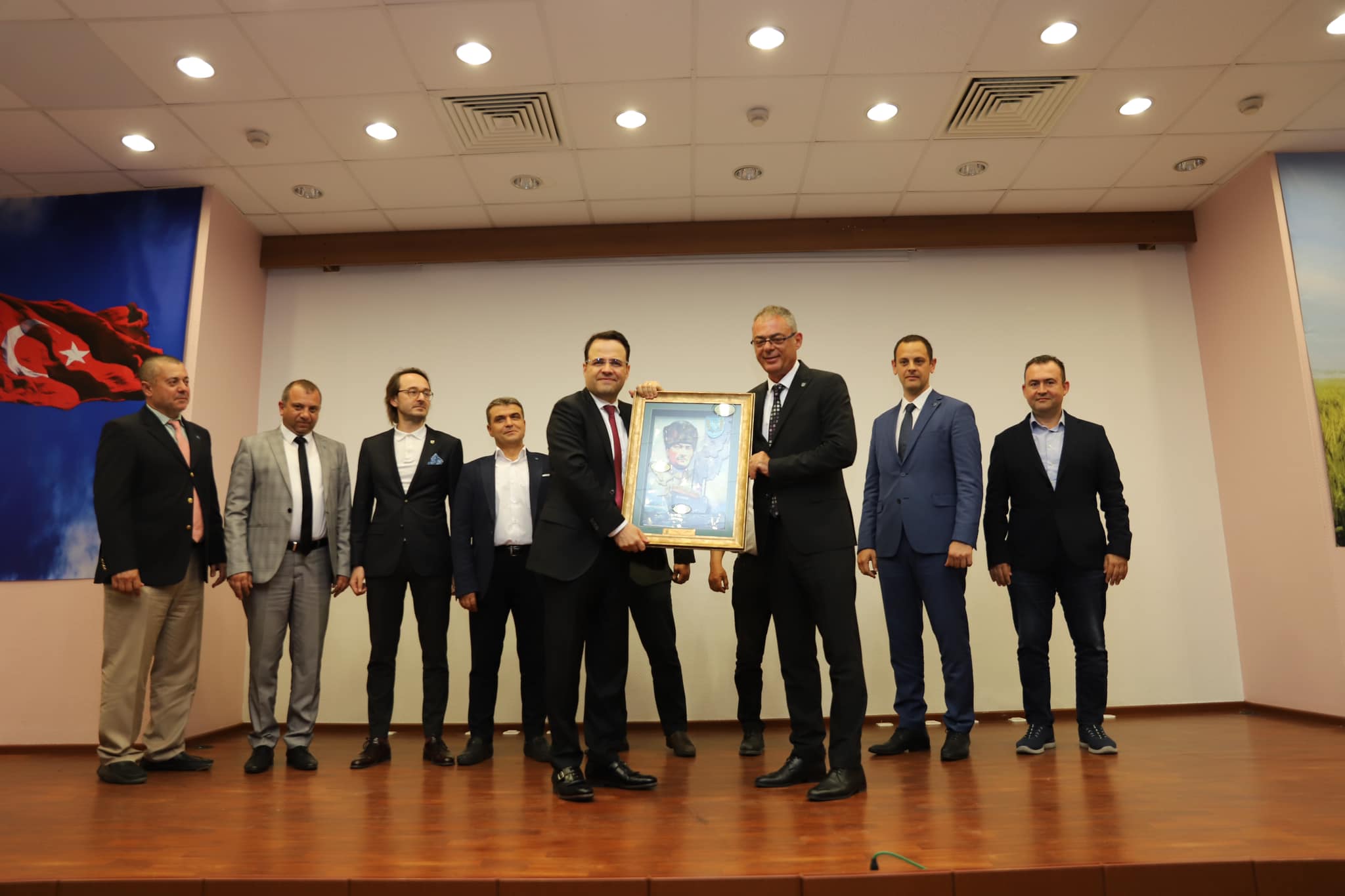 Ticaret Borsasının davetlisi olarak Bandırma’ya gelen ünlü ekonomi uzmanı Prof.