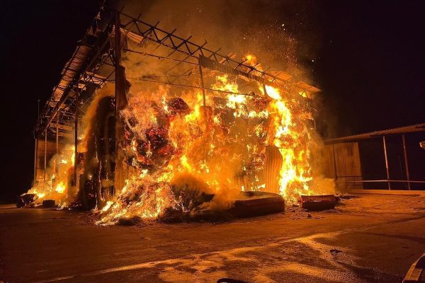 KARACABEY’DE KORKUTAN ÇİFTLİK YANGINI
