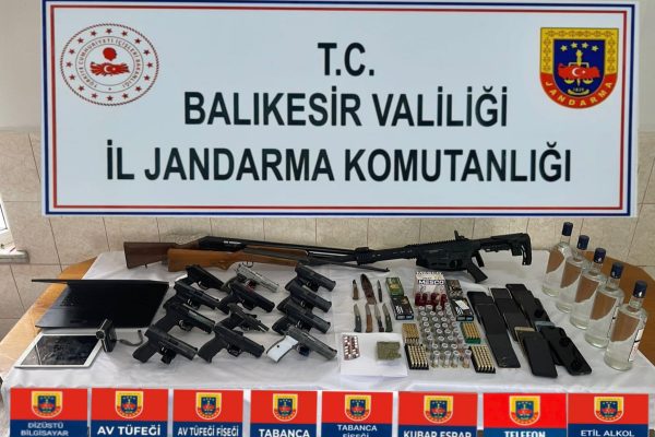 JANDARMADAN SİLAH VE MÜHİMMAT TİCARETİ YAPAN ÖRGÜTE DARBE