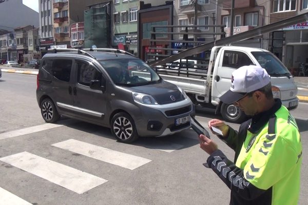 TRAFİKTE YAYA GEÇİDİ DENETİMLERİ SÜRÜYOR
