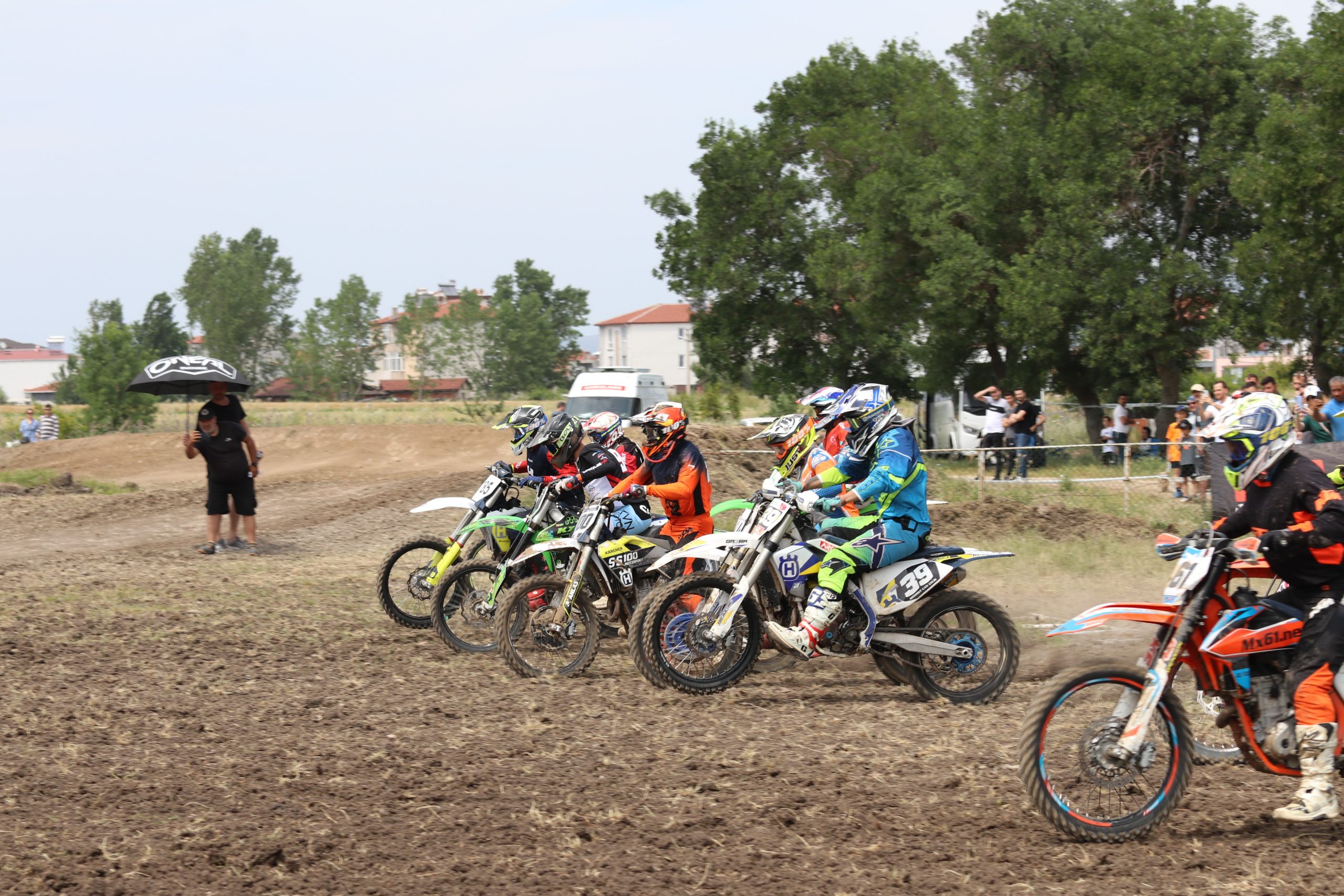 MOTOKROS ŞAMPİYONASI GÖNEN’DE BAŞLADI