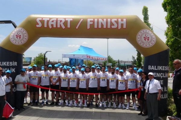 POSTACI YÜRÜYÜŞ YARIŞMASI BALIKSİR’DE YAPILDI