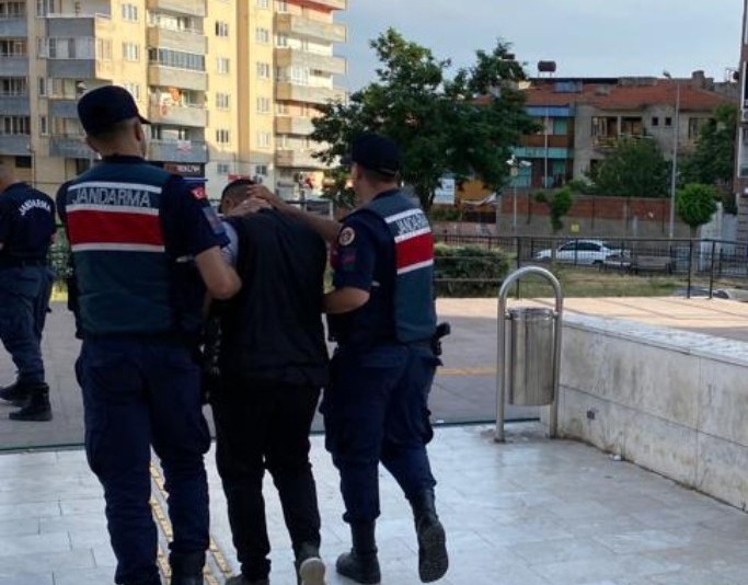 Balıkesir‘in Edremit ve Havran ilçesinde jandarmanın dron destekli operasyonunda 7
