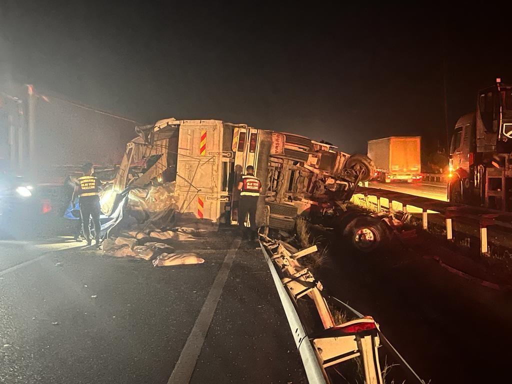 Bursa-İzmir karayolunda meydana gelen kazada 1 kişi öldü, 2 kişi