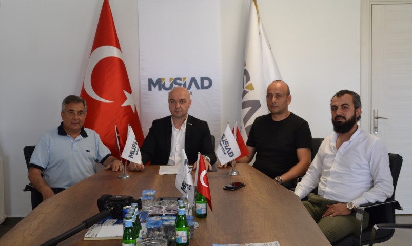 MÜSİAD Bandırma Şube Başkanı Tolga Tetik, Ticaret Bakanı Ömer Bolat’ı