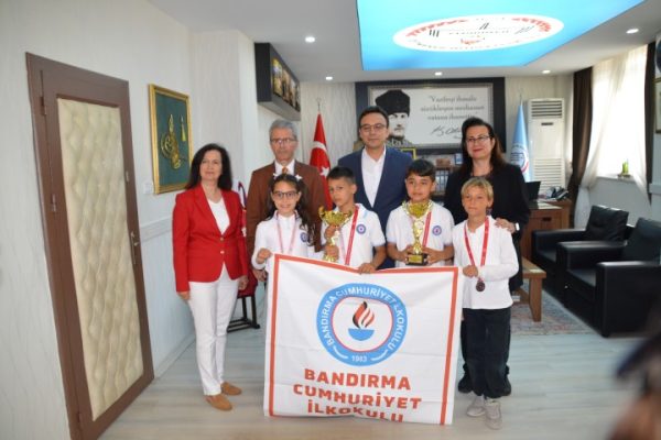 ŞAMPİYONLAR KUPALARINI ALDILAR