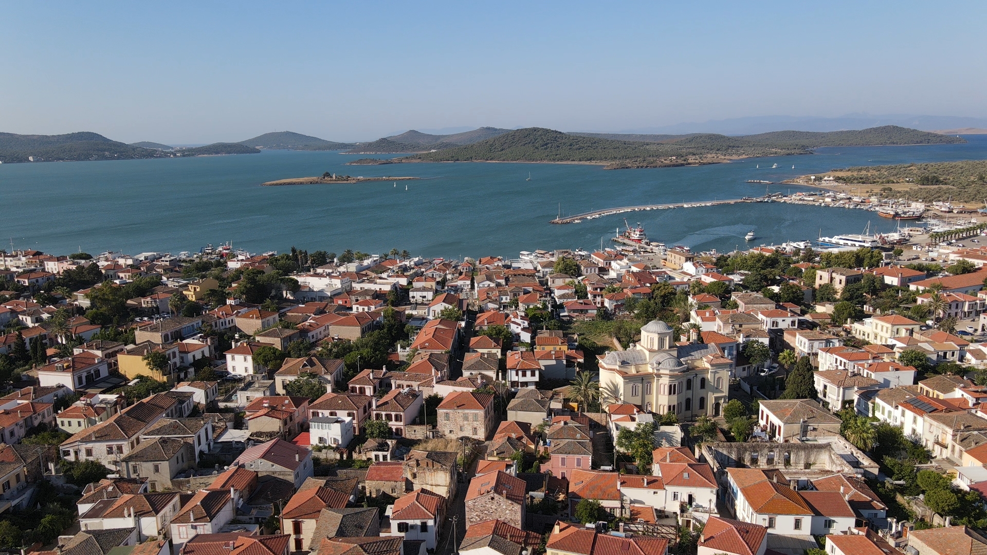 İçişleri Bakanlığı genelgesi kapsamında, Ayvalık Vergi Dairesi ve Ayvalık Kaymakamlığı